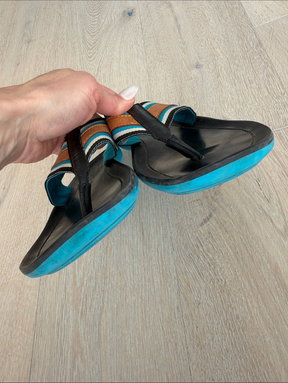 Louis Vuitton men’s flip flops - Picture 8 of 10